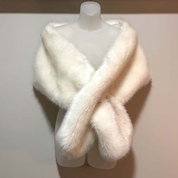 SISSILY, ONE SIZE, FAUX FUR, WHITE FOX - Picture 1 of 4